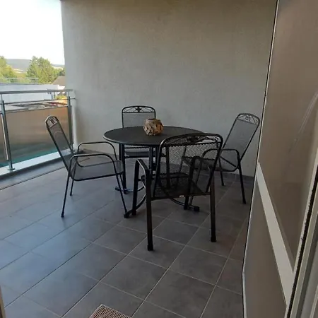 公寓 Lodenica S Terasou 皮耶什佳尼