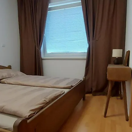 Lodenica S Terasou Apartmán Piest'any